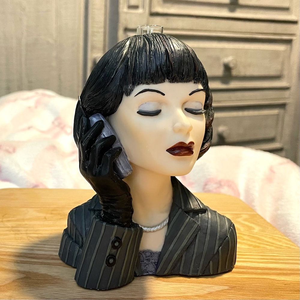 1998 CAMEO GIRLS “EVE” Head Vase-  Dressed for Success -LV007-United Design Corp